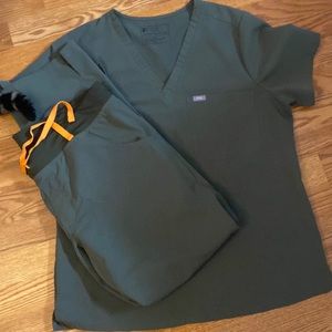 FIGS olive green XL woman’s scrubs